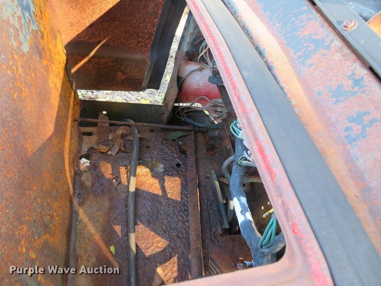 image for item DH3988 1985 Case IH 485  tractor