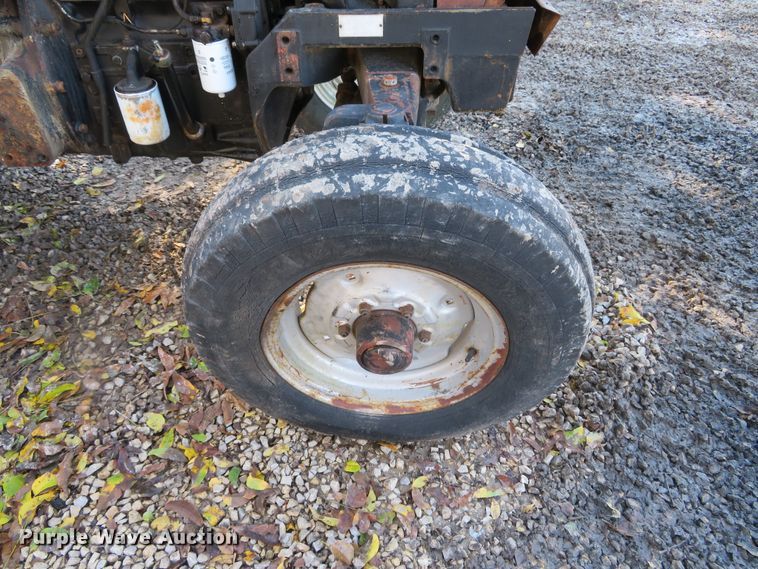 image for item DH3988 1985 Case IH 485  tractor