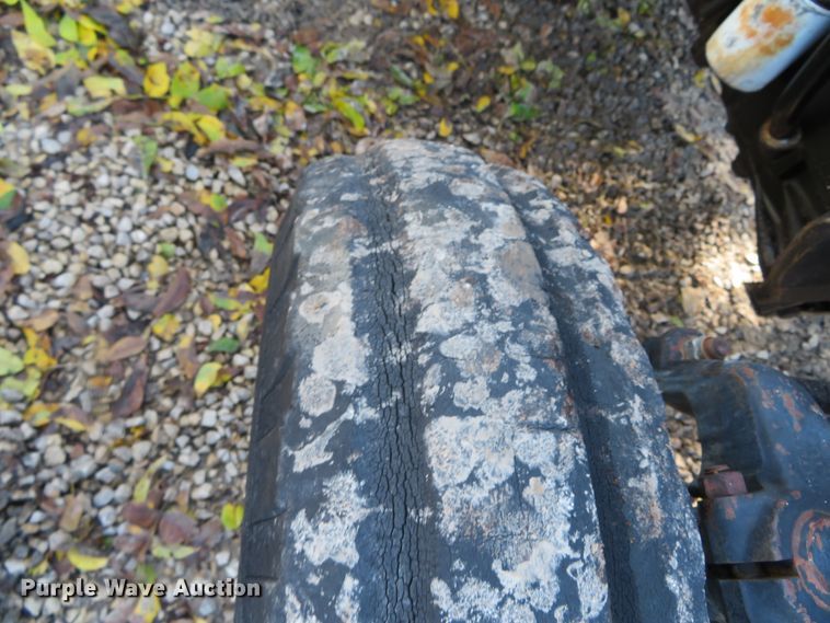 image for item DH3988 1985 Case IH 485  tractor