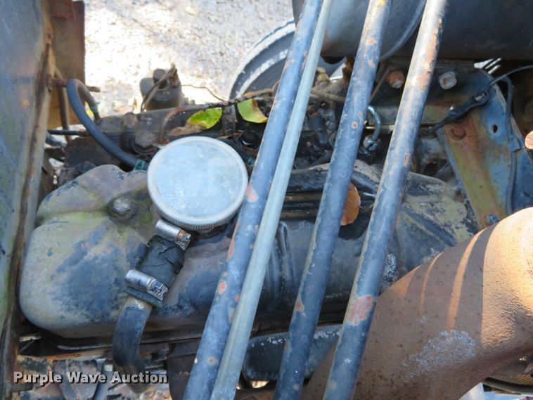 image for item DH3988 1985 Case IH 485  tractor