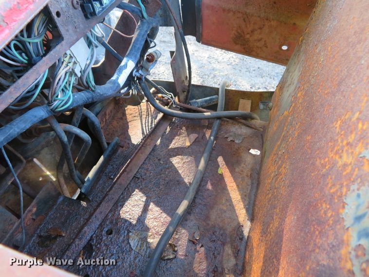 image for item DH3988 1985 Case IH 485  tractor