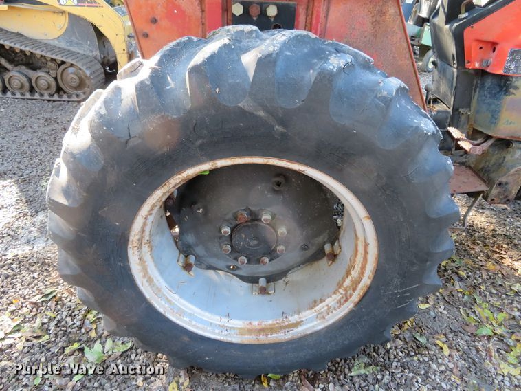 image for item DH3988 1985 Case IH 485  tractor