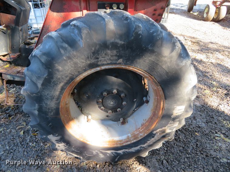 image for item DH3988 1985 Case IH 485  tractor