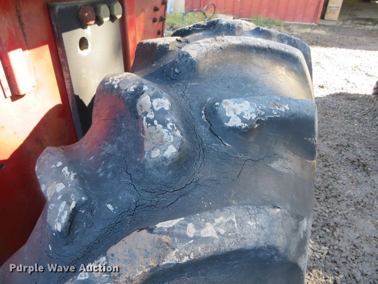 image for item DH3988 1985 Case IH 485  tractor