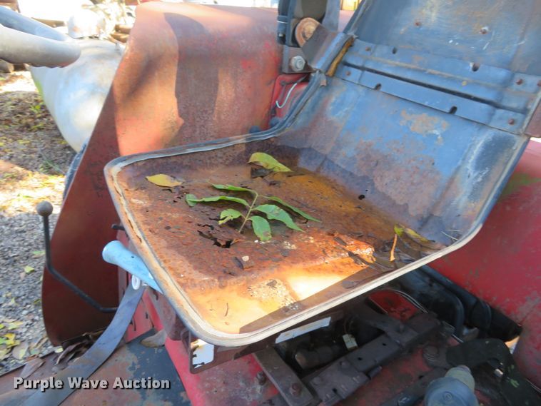 image for item DH3988 1985 Case IH 485  tractor