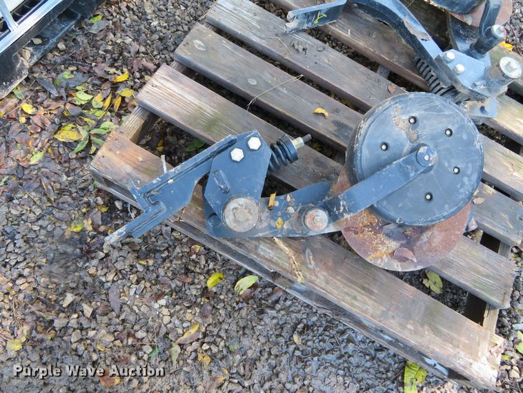 image for item DH3992 (16) liquid fertilizer row units