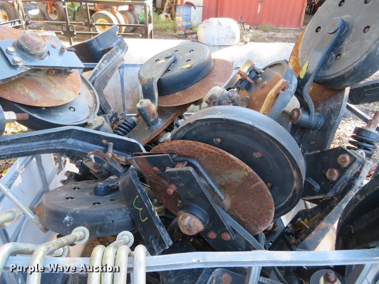 image for item DH3992 (16) liquid fertilizer row units