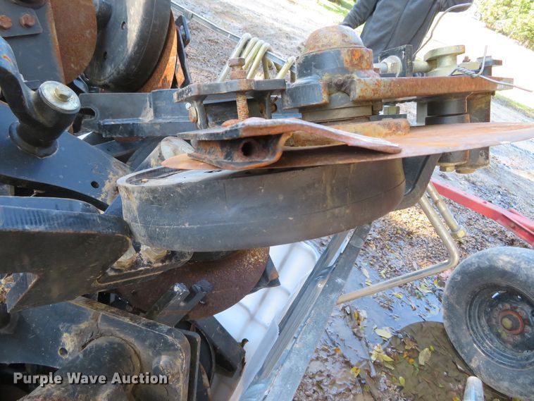 image for item DH3992 (16) liquid fertilizer row units