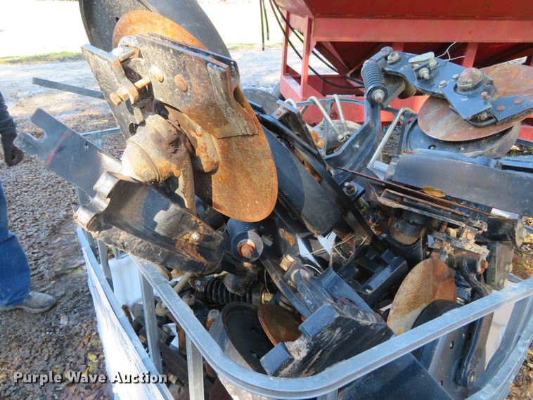 image for item DH3992 (16) liquid fertilizer row units