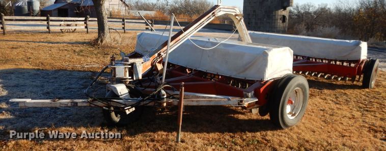 image for item DI8055 (2) International 5100 grain drills