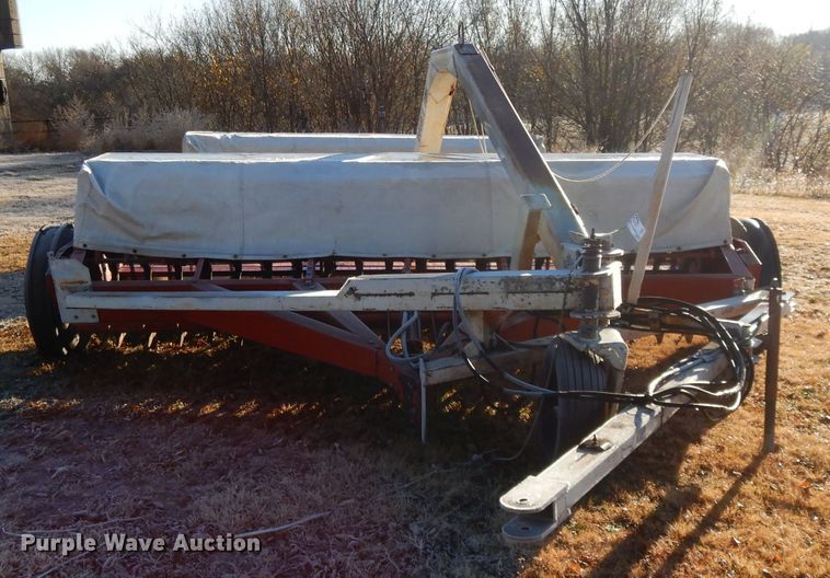 image for item DI8055 (2) International 5100 grain drills