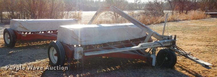 image for item DI8055 (2) International 5100 grain drills