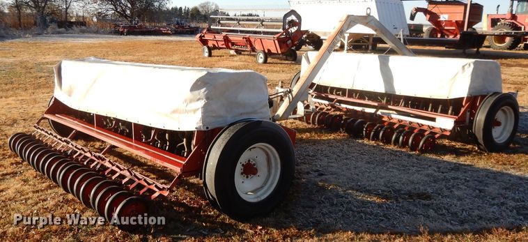 image for item DI8055 (2) International 5100 grain drills