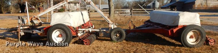 image for item DI8055 (2) International 5100 grain drills