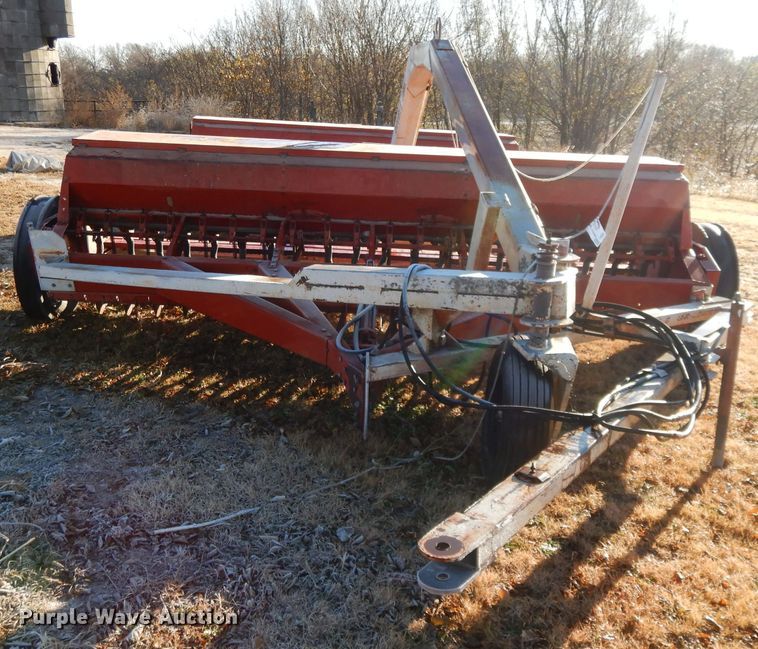 image for item DI8055 (2) International 5100 grain drills