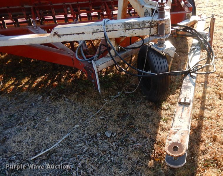 image for item DI8055 (2) International 5100 grain drills