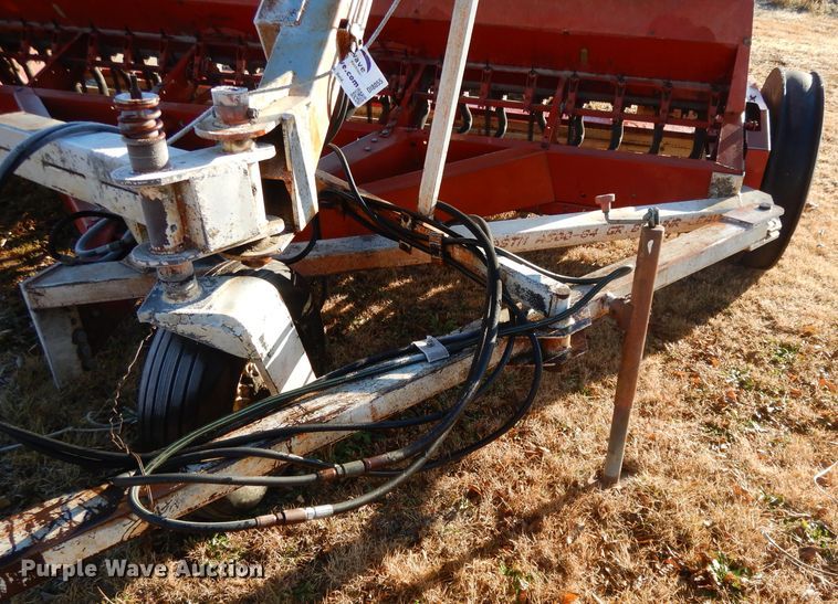 image for item DI8055 (2) International 5100 grain drills