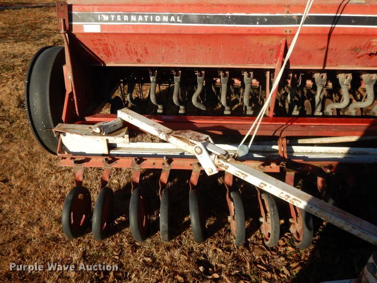 image for item DI8055 (2) International 5100 grain drills