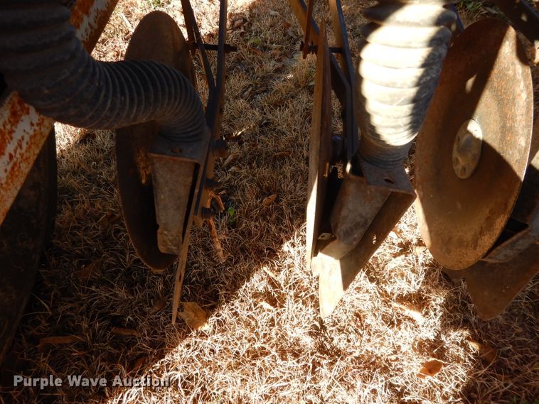 image for item DI8055 (2) International 5100 grain drills