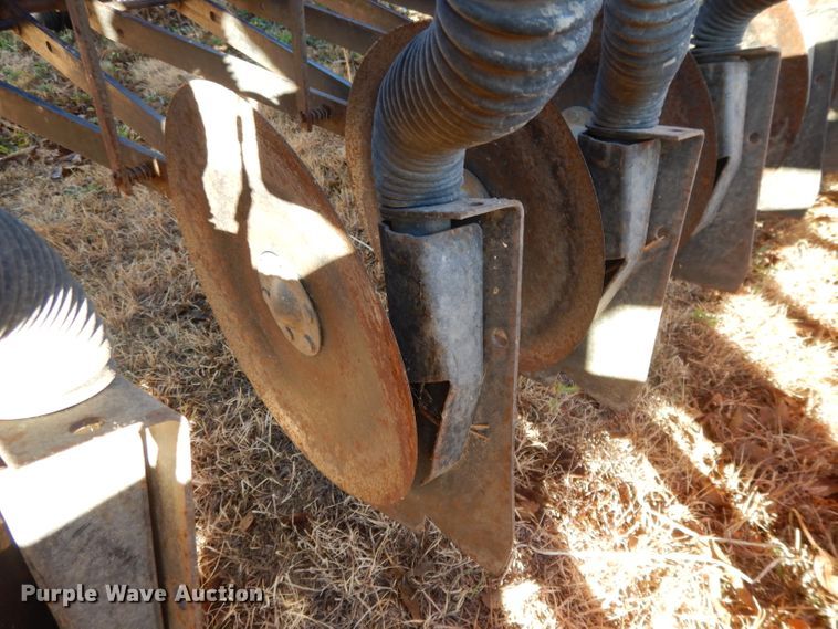 image for item DI8055 (2) International 5100 grain drills