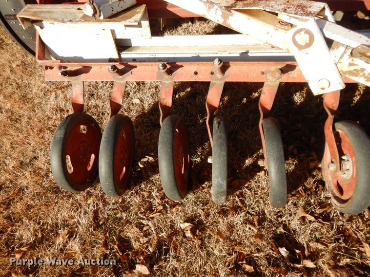 image for item DI8055 (2) International 5100 grain drills