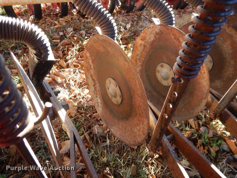 image for item DI8055 (2) International 5100 grain drills