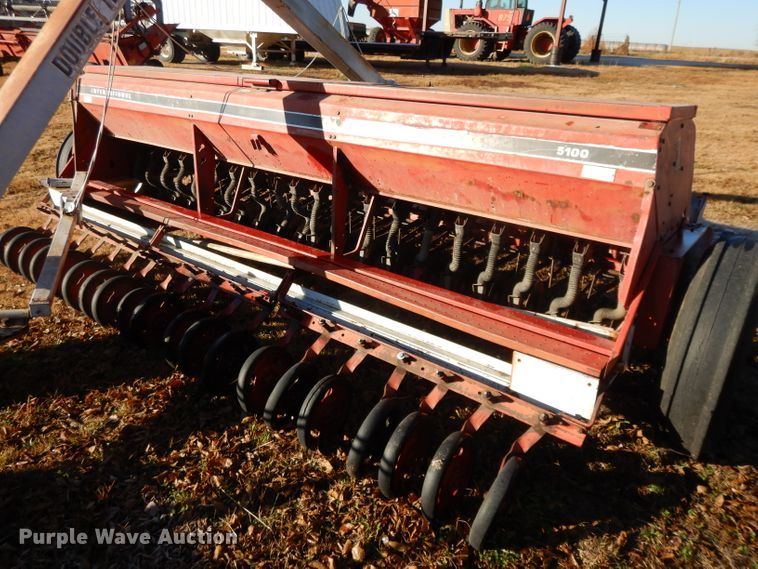 image for item DI8055 (2) International 5100 grain drills