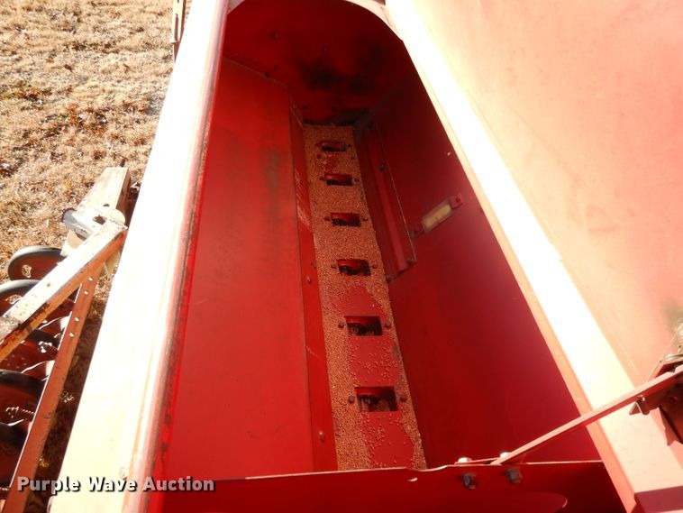 image for item DI8055 (2) International 5100 grain drills