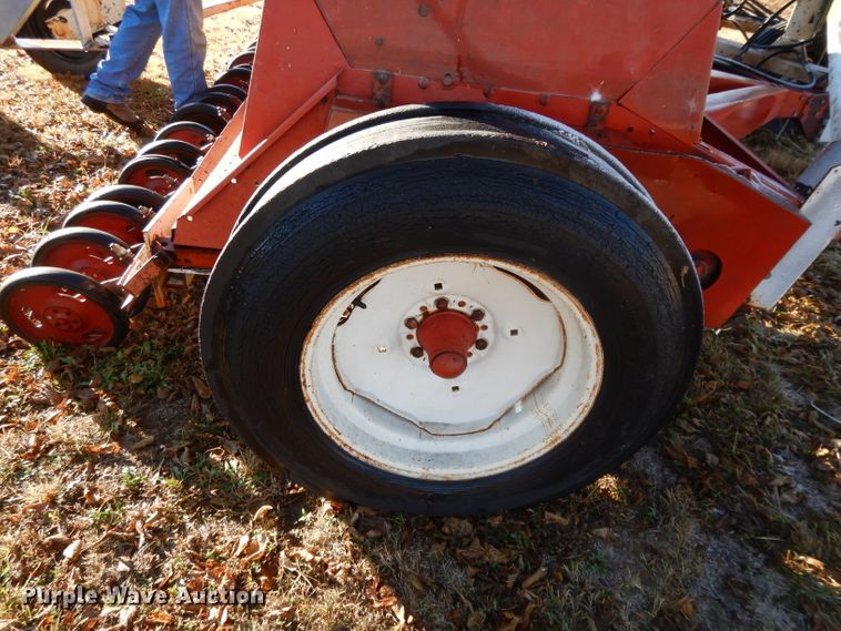 image for item DI8055 (2) International 5100 grain drills