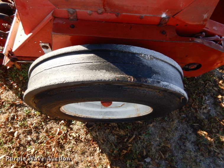 image for item DI8055 (2) International 5100 grain drills