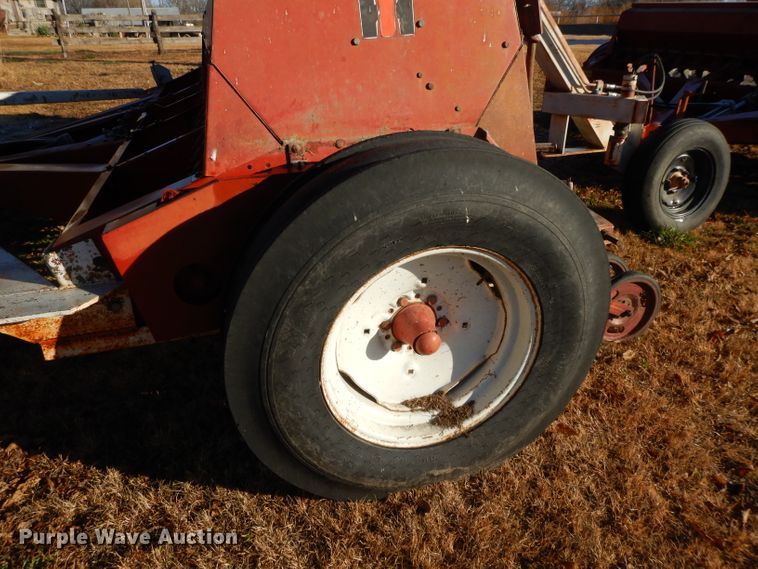 image for item DI8055 (2) International 5100 grain drills