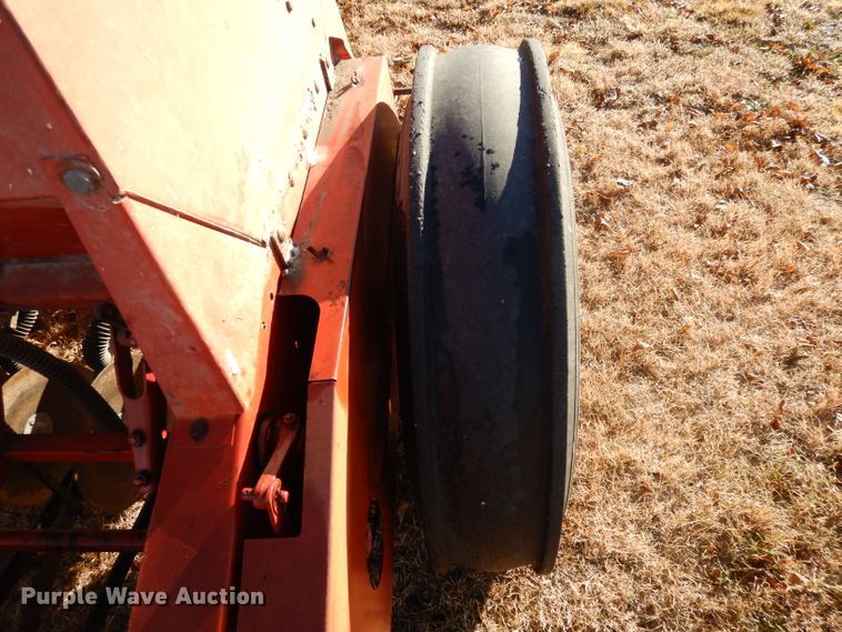 image for item DI8055 (2) International 5100 grain drills