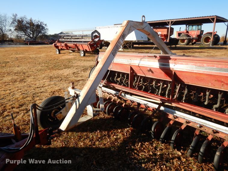 image for item DI8055 (2) International 5100 grain drills