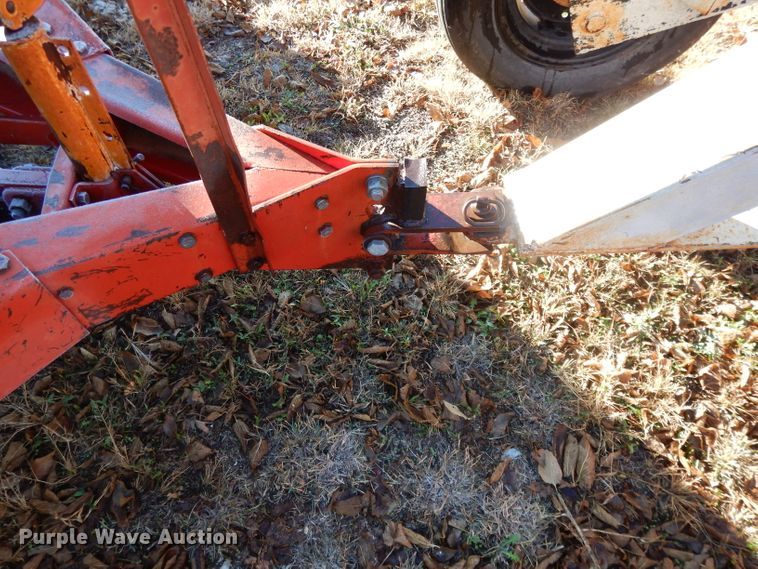 image for item DI8055 (2) International 5100 grain drills