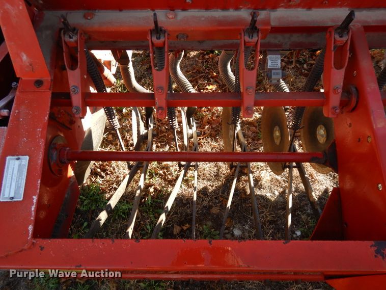 image for item DI8055 (2) International 5100 grain drills