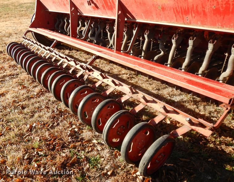 image for item DI8055 (2) International 5100 grain drills