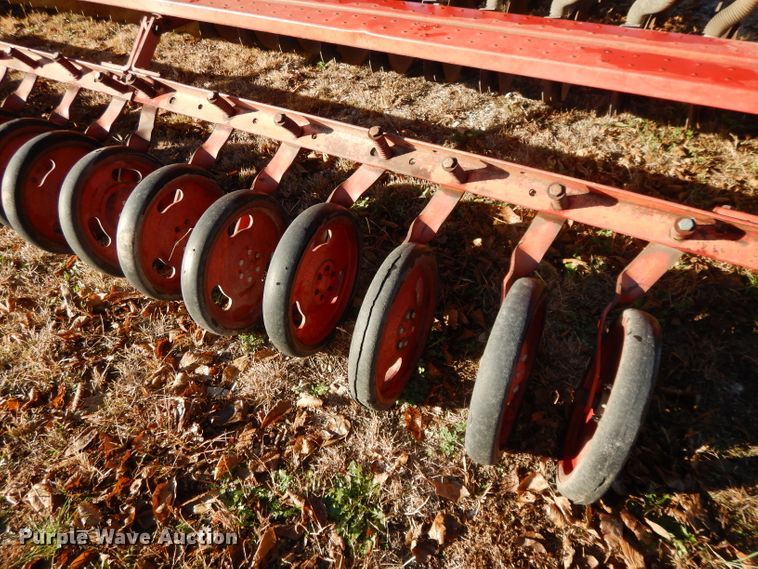 image for item DI8055 (2) International 5100 grain drills