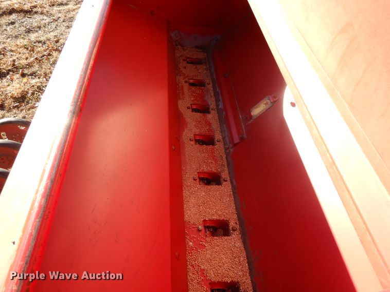 image for item DI8055 (2) International 5100 grain drills