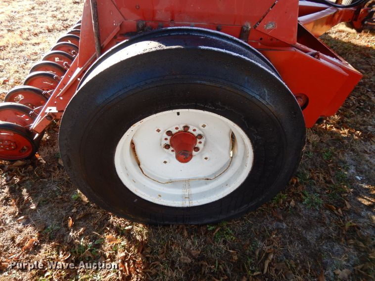 image for item DI8055 (2) International 5100 grain drills