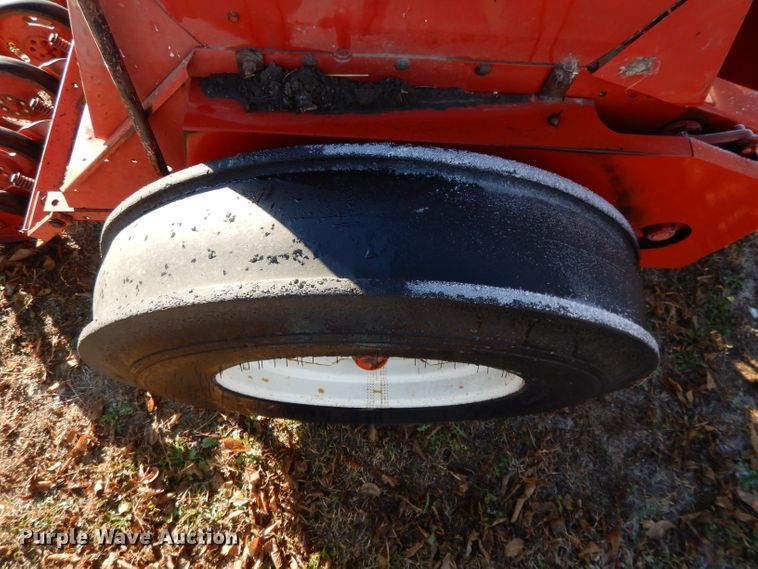 image for item DI8055 (2) International 5100 grain drills