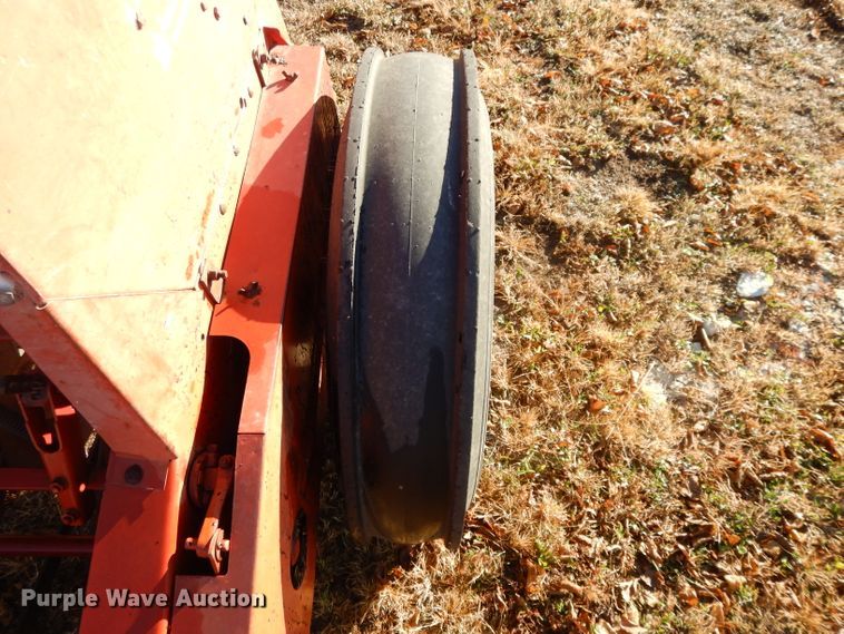 image for item DI8055 (2) International 5100 grain drills