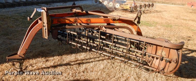 image for item DI8057 New Idea 402 hay rake