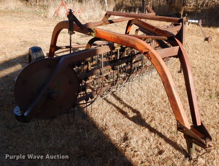 image for item DI8057 New Idea 402 hay rake