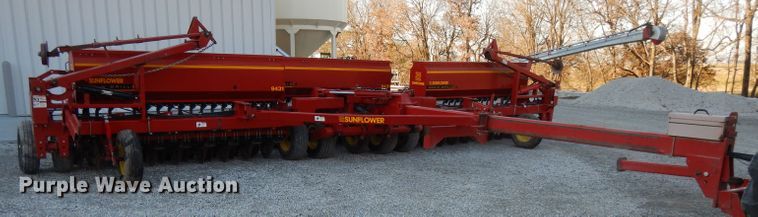 image for item DI8101 Sunflower 9431  grain drill