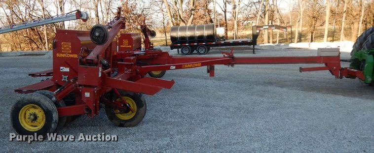 image for item DI8101 Sunflower 9431  grain drill