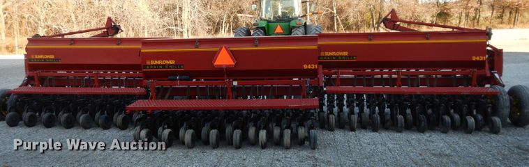 image for item DI8101 Sunflower 9431  grain drill