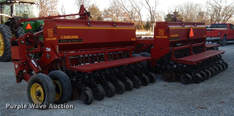 image for item DI8101 Sunflower 9431  grain drill