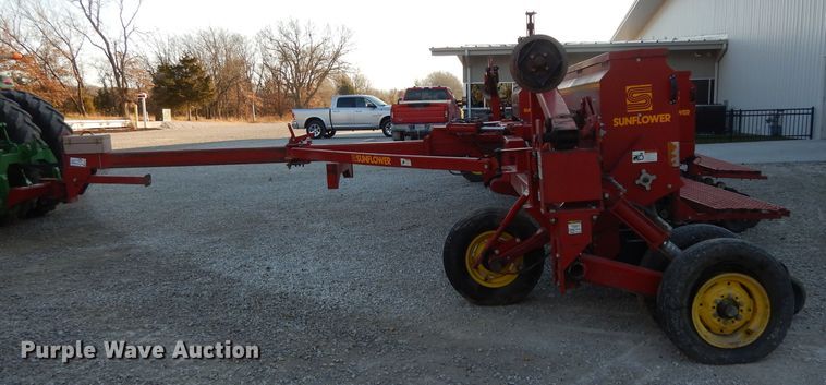 image for item DI8101 Sunflower 9431  grain drill