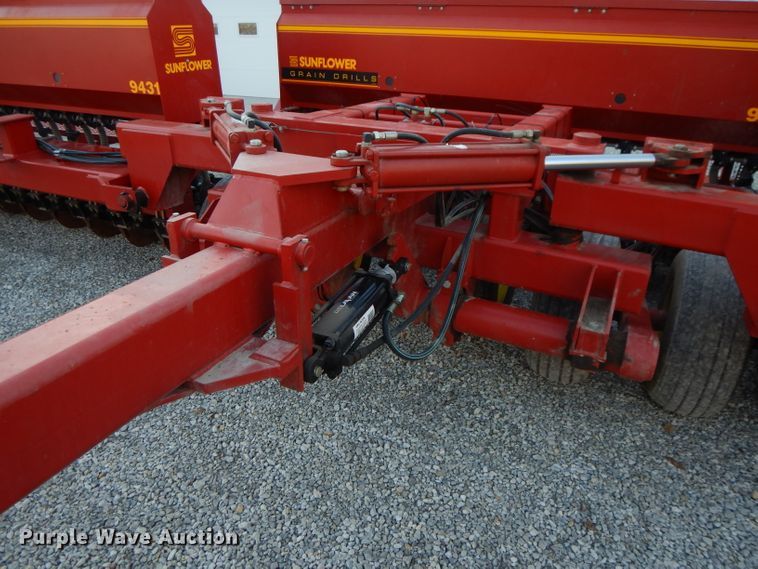 image for item DI8101 Sunflower 9431  grain drill