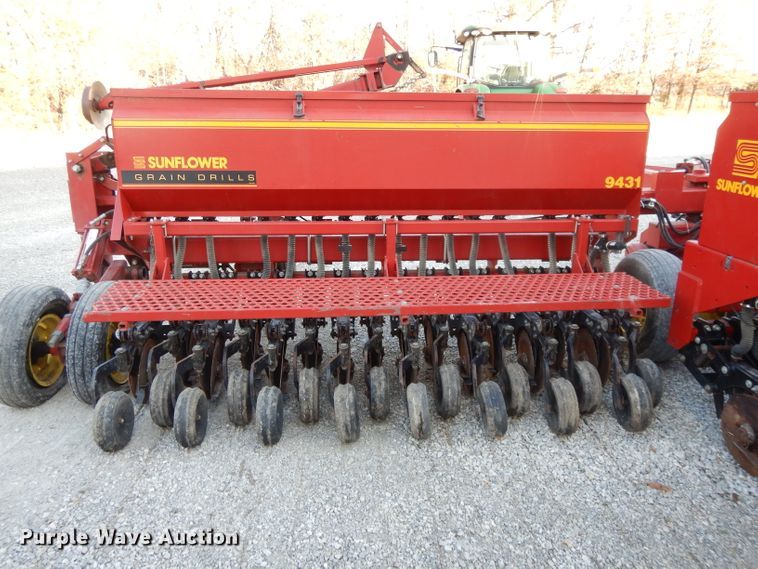 image for item DI8101 Sunflower 9431  grain drill